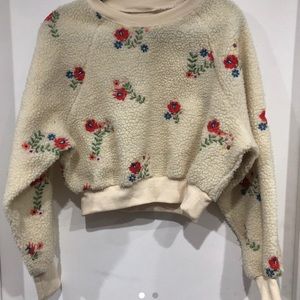 Cropped urban sweater